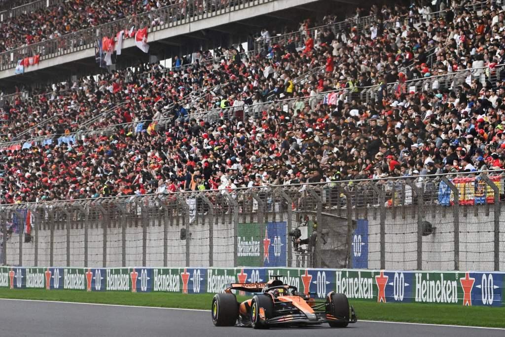 爱游戏-哈斯车队鏖战法拉利，皮亚斯特里惊艳四座的简单介绍