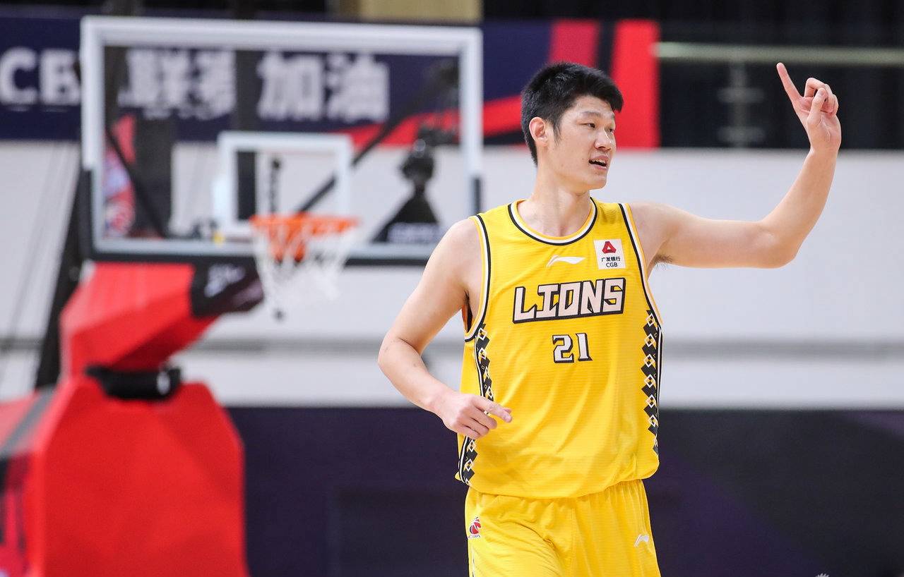 包含上海队险胜福建队，胡金秋状态火热的词条