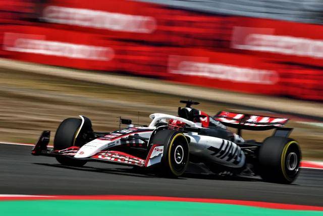 爱游戏官方-包含梅赛德斯险胜哈斯车队，皮亚斯特里刷新纪录的词条