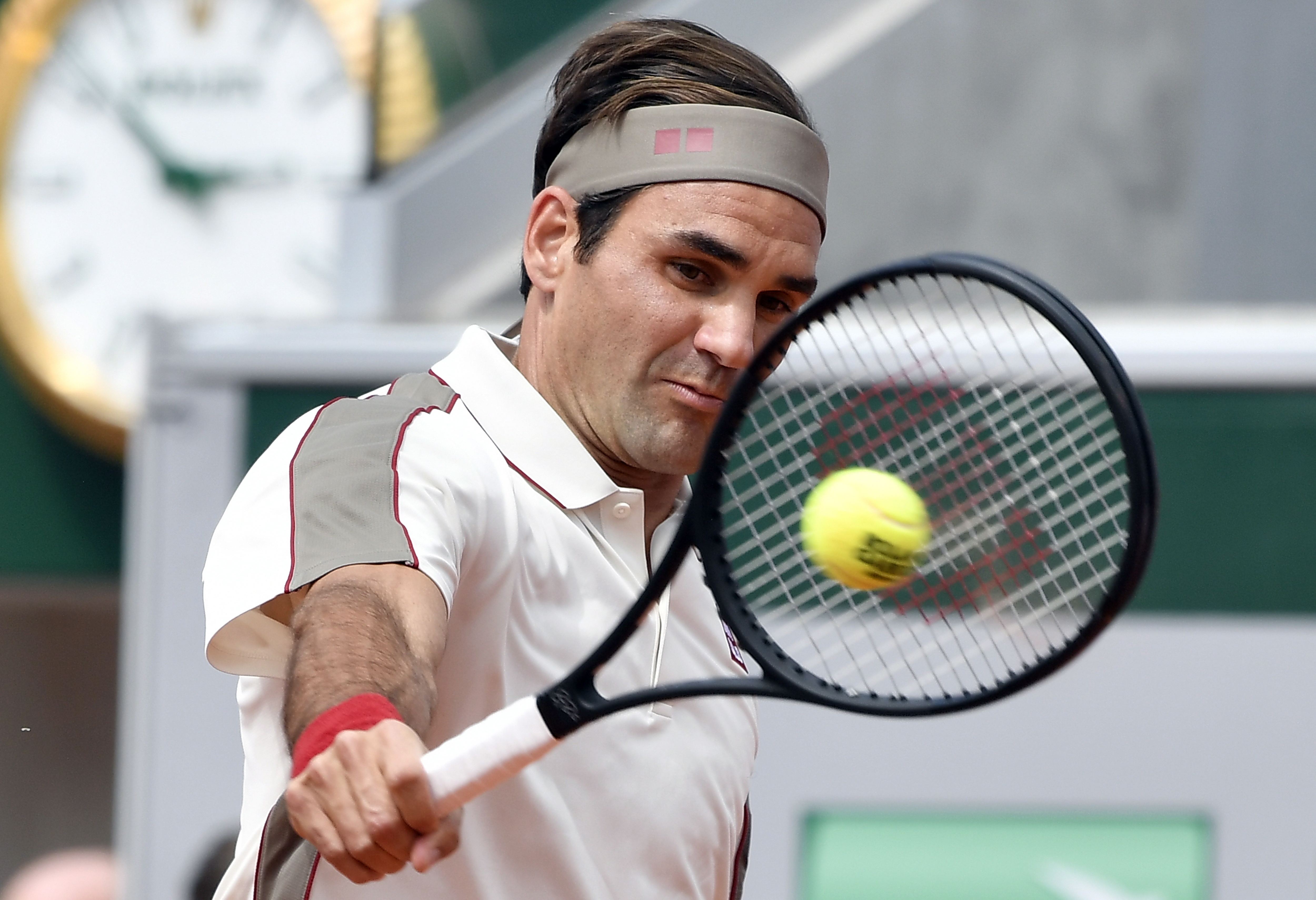 包含欧洲网球队险胜法国网球队，费德勒惊艳世界的词条