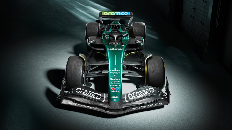 阿斯顿马丁逆转梅赛德斯，皮亚斯特里带队取胜