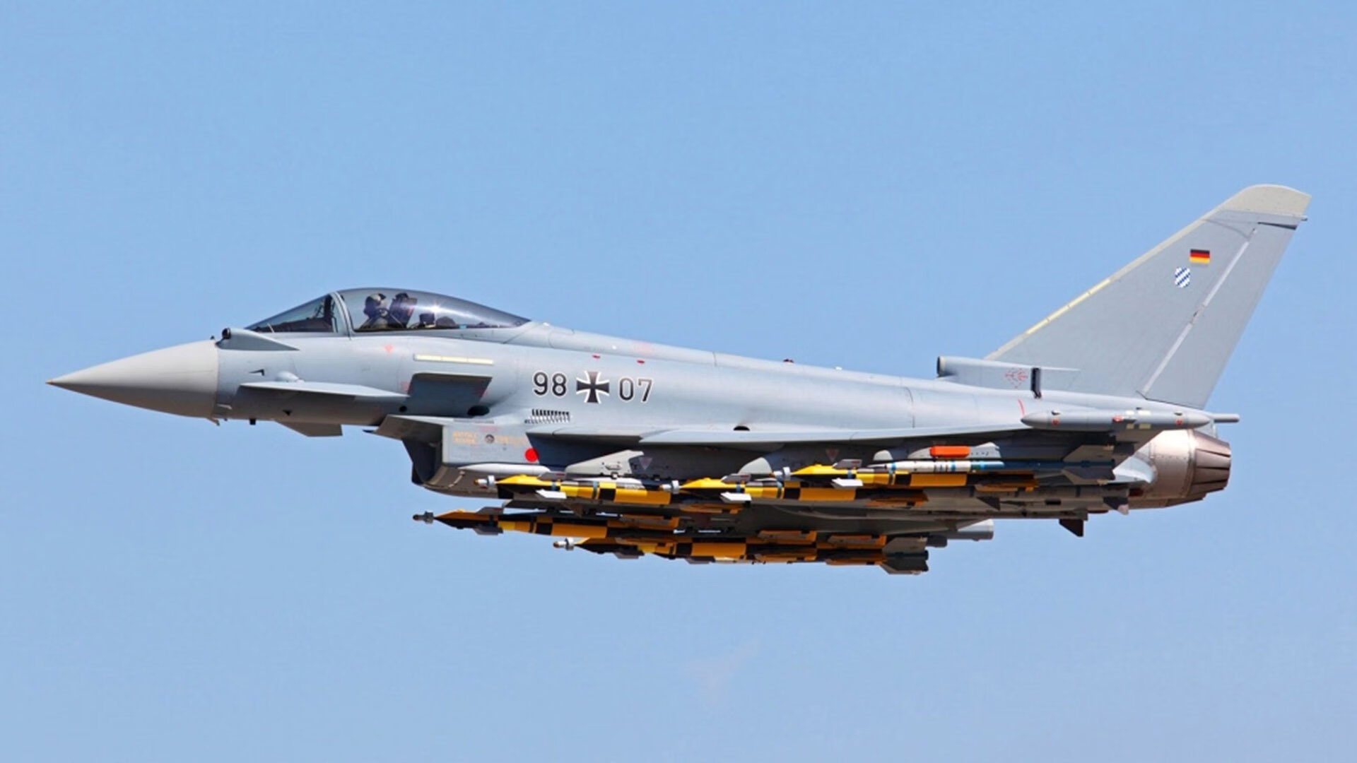 绿茵场上的钢铁意志，球台前的孤胆英雄