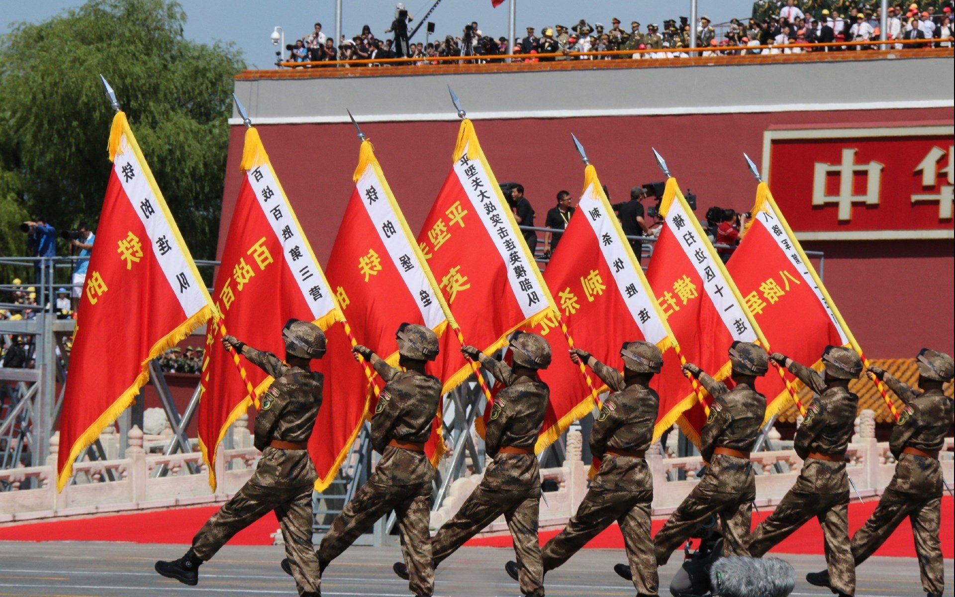 王者降临!范戴克头槌定江山,巴黎惊天逆转银河战舰