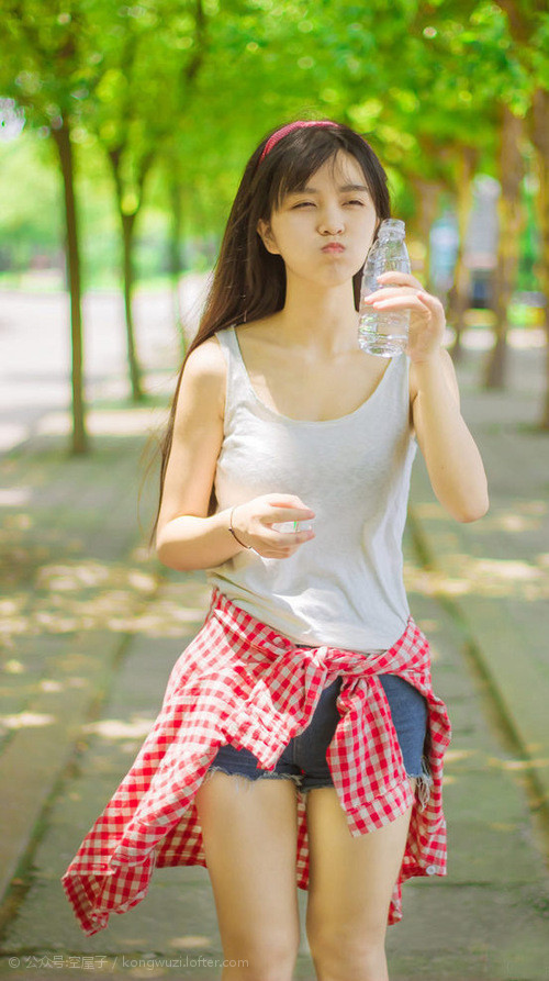 绿茵场与地缘棋盘，当贝林厄姆的魔法穿透乌克兰的硝烟