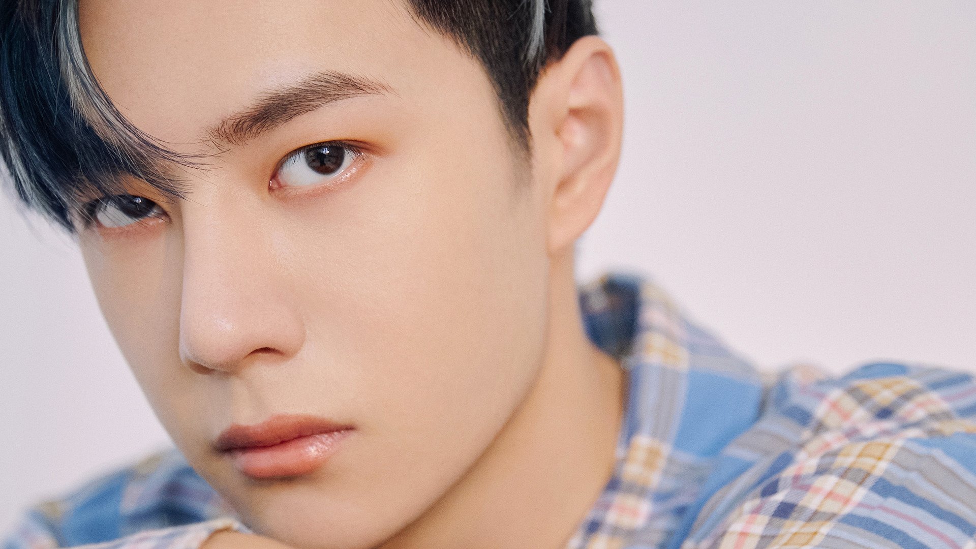 雨夜西班牙与晴日都灵，东方武士与南美巫师如何在地球两端完成足球接管