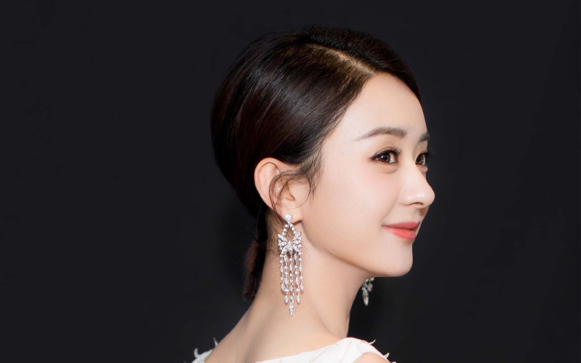 欧洲足坛双线狂飙，巴黎欧冠淘汰国米，莱奥西甲德比封神