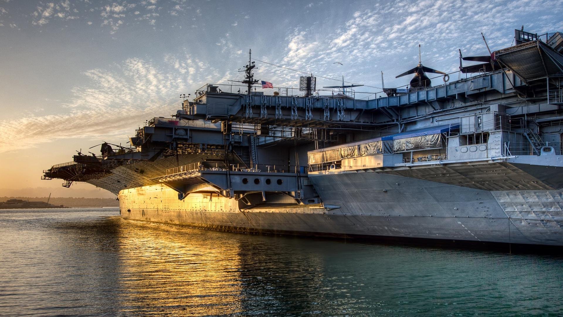 远古巨兽的战场上，现代利剑刺出唯一通路