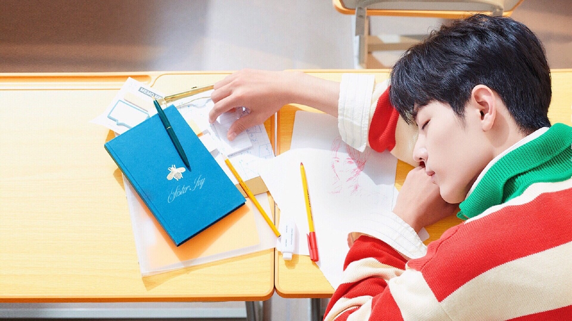 时间裂缝中的绿茵奇缘，皮克披红牛战袍鏖战伊拉克