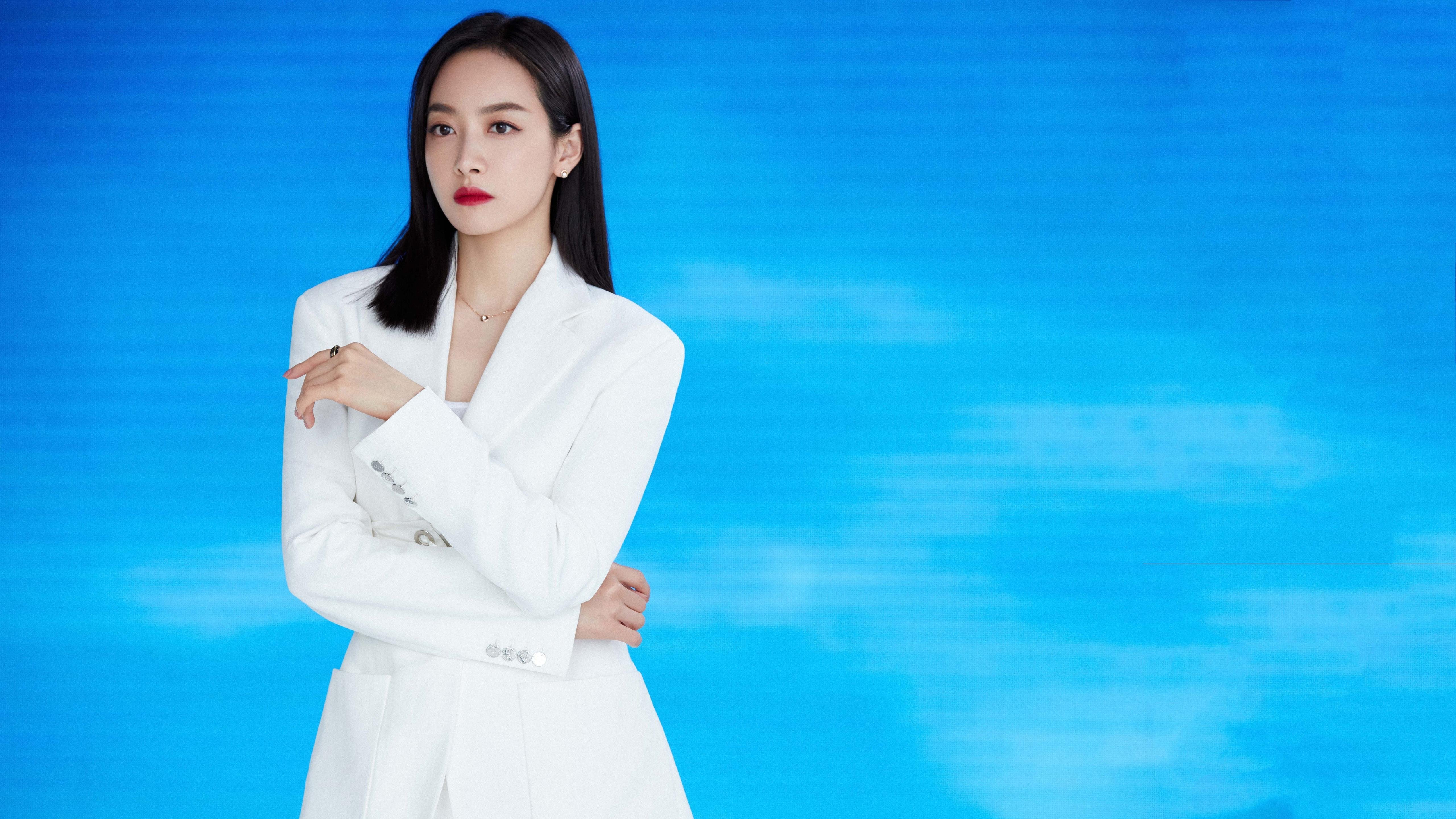 爱游戏体育-双城奇迹，浓眉F1街道赛飙速封王，尼克斯主场斩落湖人铸就传奇之夜