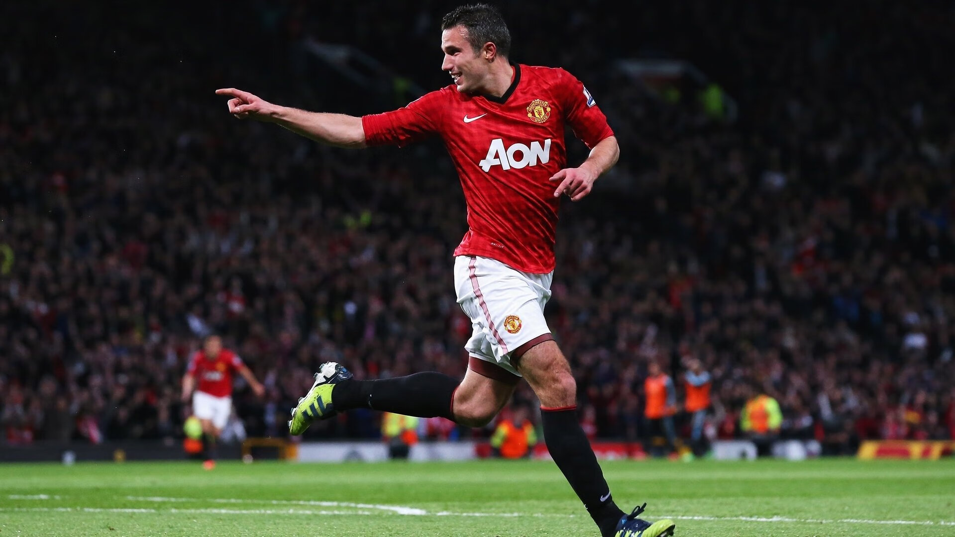 爱游戏APP-四十年隔空传球，曼城逆转卡塔尔，与那个惊艳四座却消失的名字