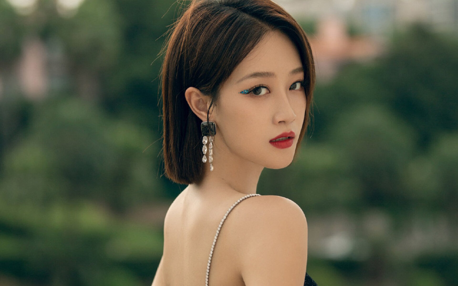 爱游戏体育-见证，上海队末节带走骑士，西亚卡姆在焦点战证明自己一场季前赛，三重篮球世界的交汇与宣言